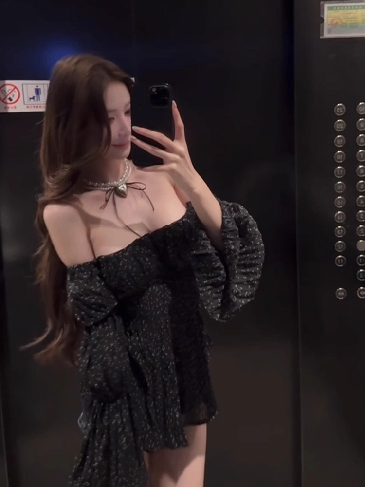Black Bell Sleeve Top And High - Vintage Collectible Bells reseña y precio