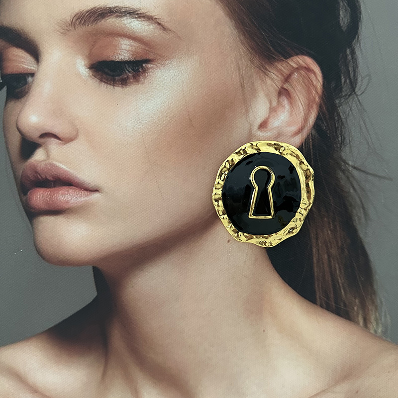 Exaggerated Black Enameled All - Vintage Collectible Accessories reseña y precio