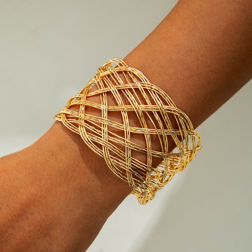 Hollow Pattern Bracelet Vintag - Vintage Collectible Tins reseña y precio