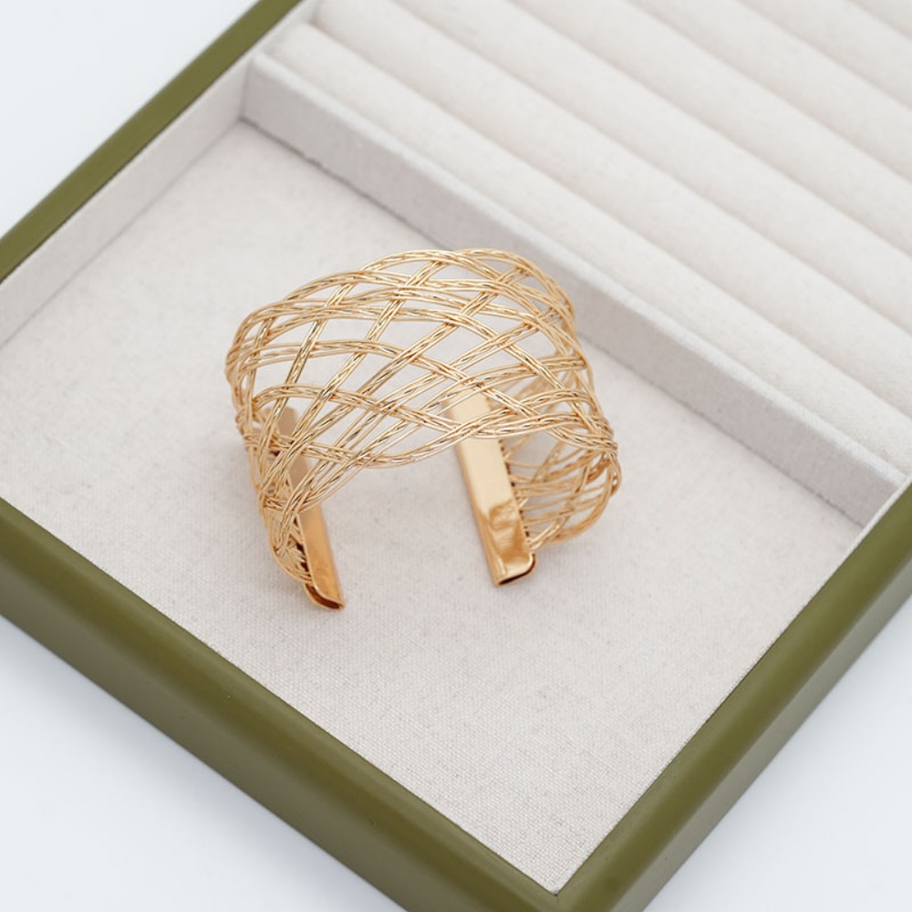 Hollow Pattern Bracelet Vintag - Vintage Collectible Tins reseña y precio