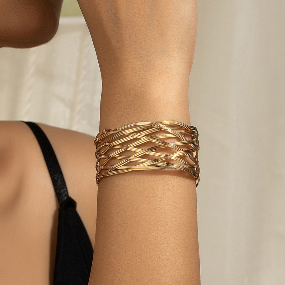Hollow Pattern Bracelet Vintag - Vintage Collectible Tins reseña y precio
