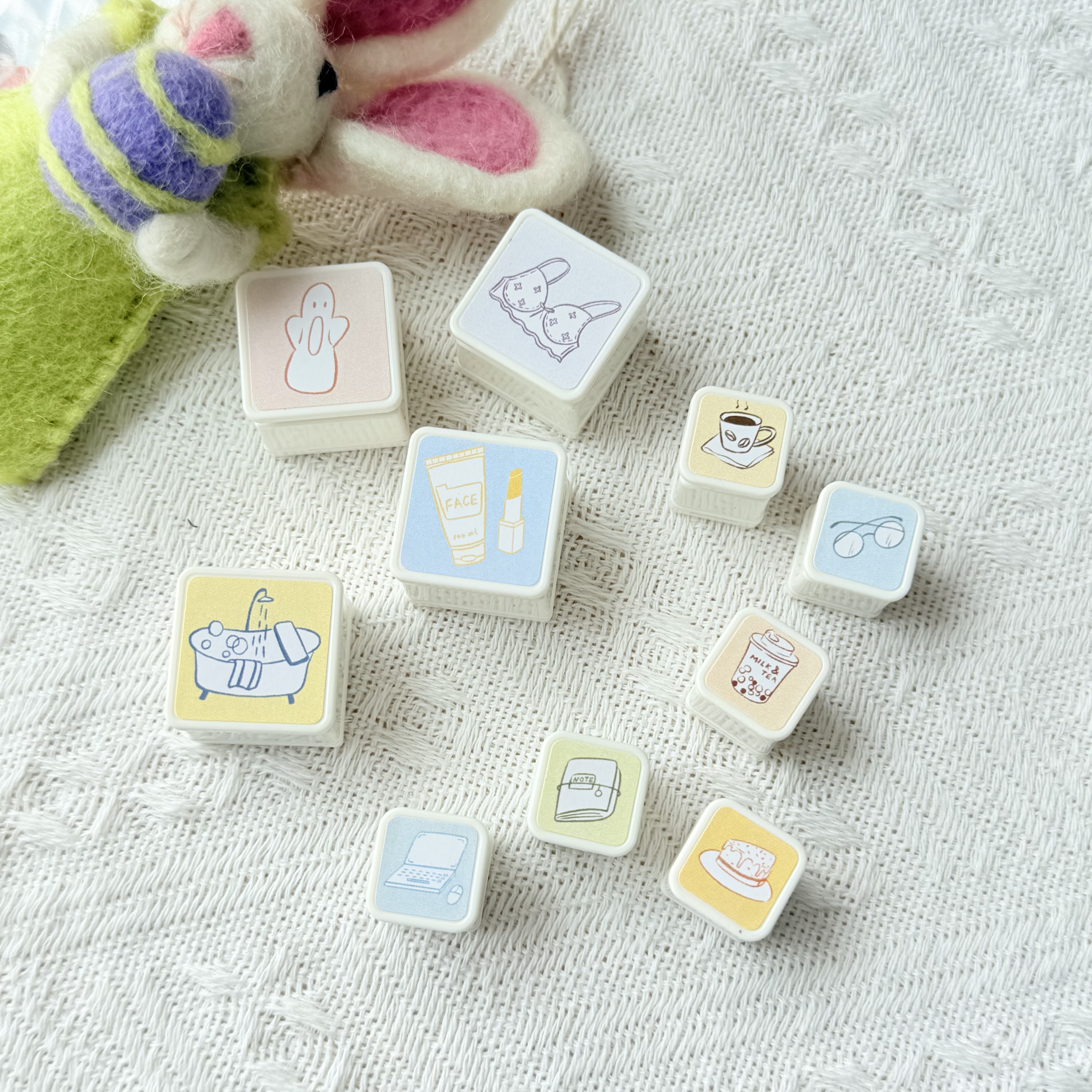 Lynn Studio Vintage Girls' Dai - Vintage Collectible Stamps reseña y precio